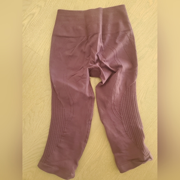 LULULEMON cropped purple leggings - Picture 2 of 2